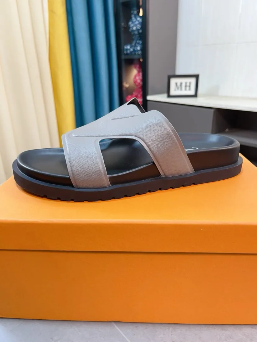 Men's shoes💰300🌹🌹【LV】Multi-color new men's slippers, original top quality version, original special cowhide cross pattern➕sheepskin inside and side, non-slip combined sole, more stable walking, more comfortable and lightweight, high-end and generous, size: 38~44